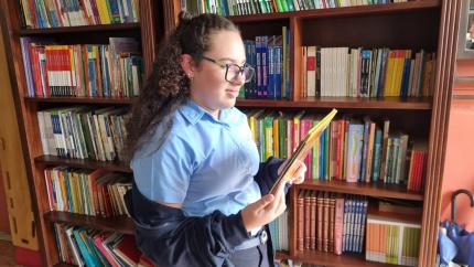 Camila Rodríguez Porras, de 14 años de edad, integrante del Club de Lectura de la Unidad Pedagógica Rural Bajos del Toro Amarillo, destacó la influencia positiva del proyecto en su vida.