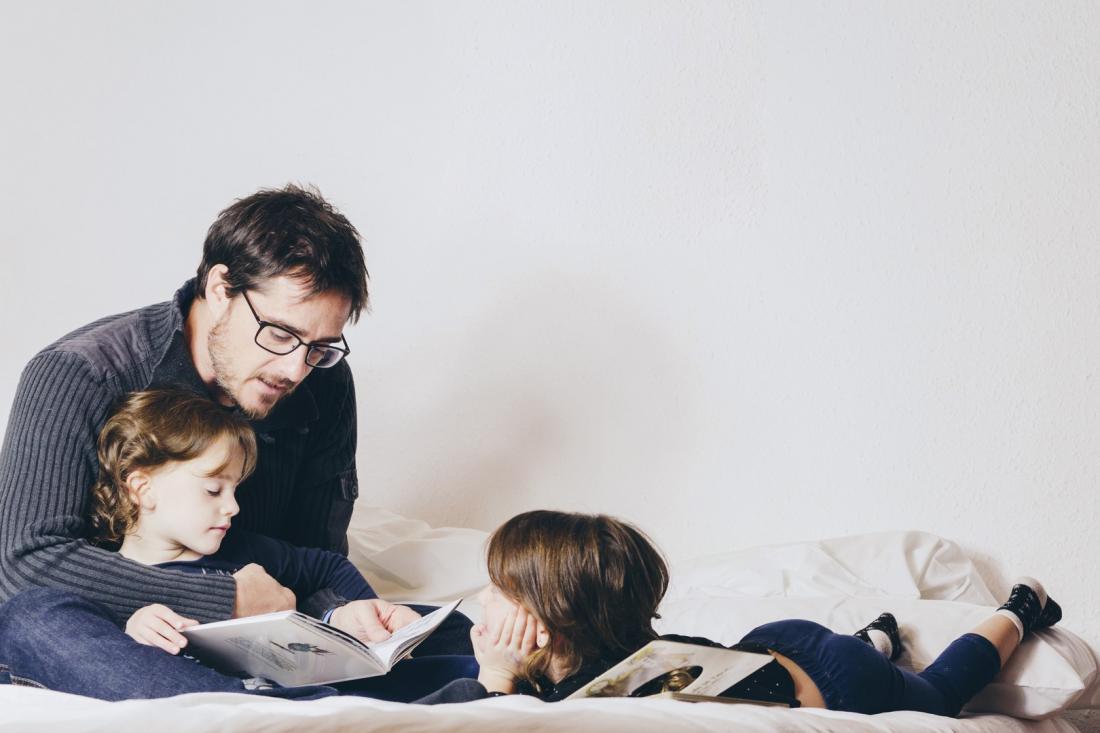 La estrategia “Aprendo en casa”, del MEP, pretende proveer orientaciones, guías específicas y recursos de apoyo a la comunidad educativa nacional La estrategia “Aprendo en casa”, del MEP, pretende proveer orientaciones, guías específicas y recursos de apoyo a la comunidad educativa nacional