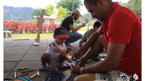 Facebook Live: Tardes Familiares Padres jugando con sus hijos