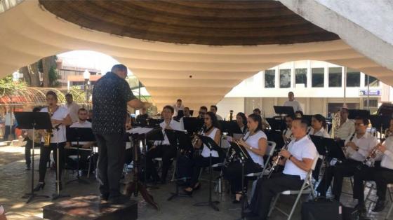 Banda de Alajuela tocando en el parque central