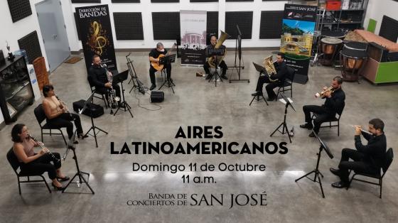 músicos tocando en su salón de ensayos