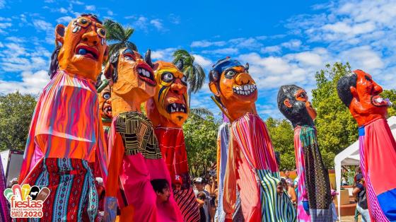 Evento musical: “La Cañera” - Jota para el Día de la Mascarada Nacional - Banda de Conciertos de Guanacaste Familia de Mascaradas de colores vivos