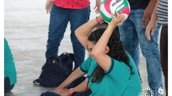 Muchachos jugando en una actividad