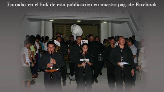 Concierto: Marchas Fúnebres de Procesión - Banda de Conciertos de Guanacaste músicos tocando saliendo de una iglesia