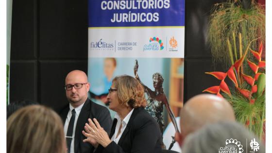 Sesión virtual: Consultorios jurídicos Abogados atendiendo consultas de las personas
