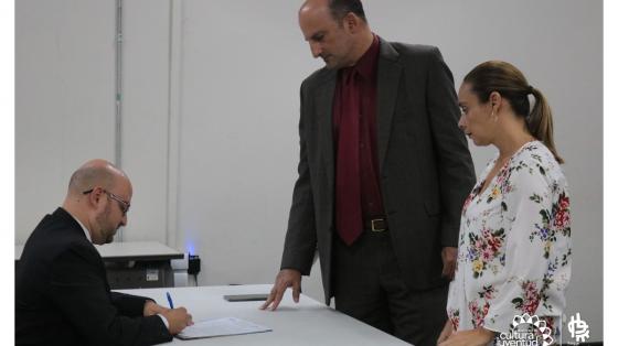 Sesión virtual: Consultorios Jurídicos Dos personas accediendo al servicio de Asesoría Legal
