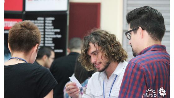 Taller Cadena de suministros y competitividad Personas aprendiendo en un taller