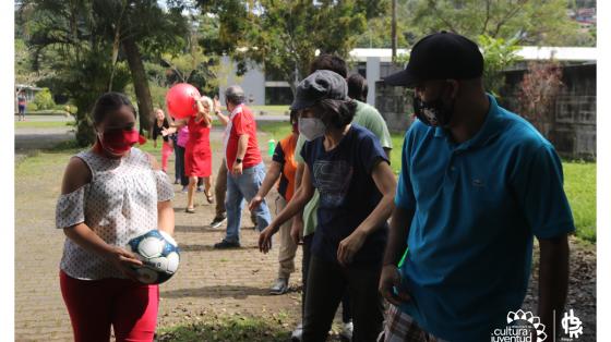 Convivio personas jóvenes con discapacidad Personas disfrutando en una actividad