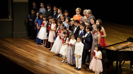 Niños y jóvenes alumnos de la Universidad Nacional y del Instituto Superior de Artes. Espectáculo virtual Transmisión Facebook TNCR. Niños y jóvenes alumnos de la Universidad Nacional y del Instituto Superior de Artes. Espectáculo virtual Transmisión Facebook TNCR.