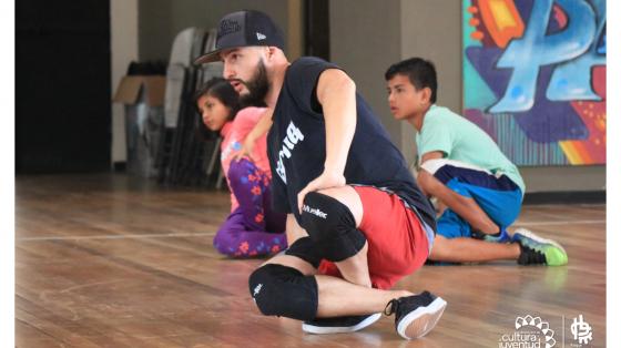 Talleres de Hip hop dance / Calistenia y movilidad Talleres de Hip hop dance / Calistenia y movilidad