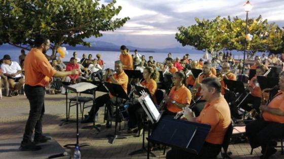 Concierto de Gira de Extensión musical "Ensamble de Saxofones" - Banda de Conciertos de Puntarenas Músico de la Banda de Puntarenas tocando en el puerto