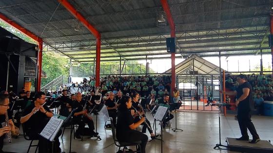 Concierto Educativo - CTP de San Miguel Sto. Domingo - Banda de Conciertos de Heredia Foto de la Banda de Conciertos de Heredia en un concierto educativo
