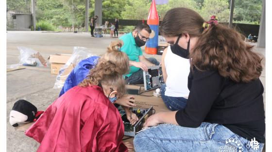 Taller confección de juego El Vuelo de la Mariposa | Parque La Libertad Taller confección de juego El Vuelo de la Mariposa | Parque La Libertad