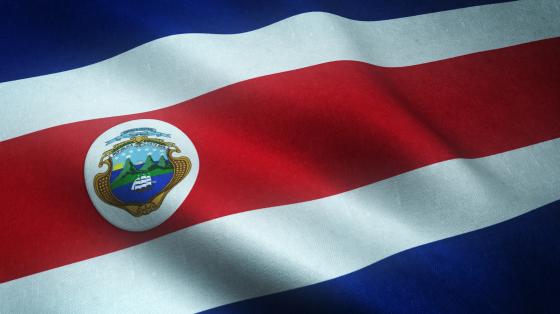 Bandera de Costa Rica Fotografía de la bandera de Costa Rica ondeante.