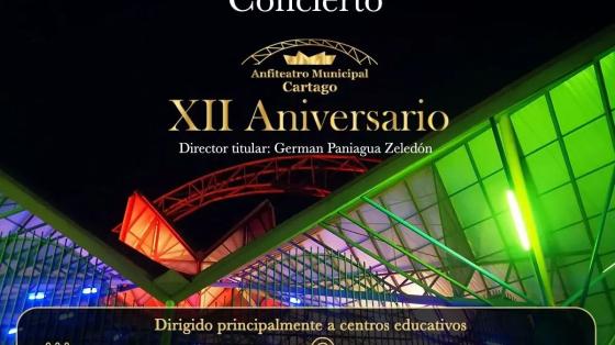 Concierto del XII Aniversario del Anfiteatro Municipal de Cartago - Banda de Conciertos de Cartago foto de noche de la cúpula del anfiteatro con luces de colores