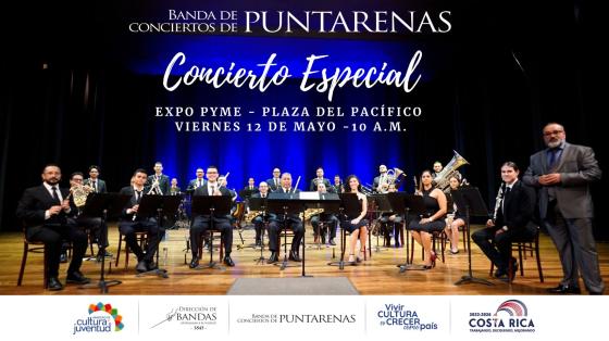 Concierto "Expo Pyme 2023" - Banda de Conciertos de Puntarenas Músicos de la Banda de Puntarenas en teatro con fondo azul
