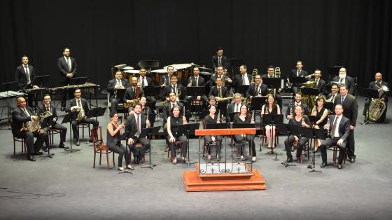 Concierto Especial en Festival de Canto | Banda de Conciertos de San José Banda de Conciertos de San José en un escenario