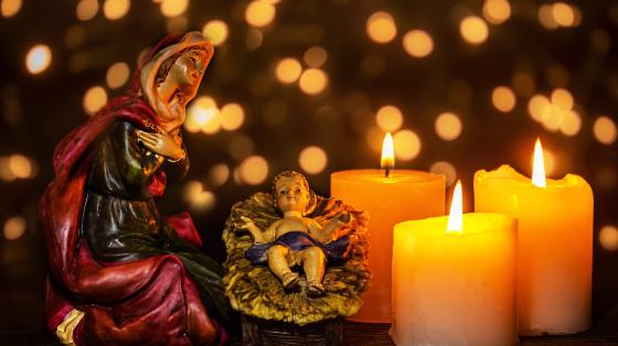 Celebrando nuestras tradiciones Posada Pesebre con velas y luces