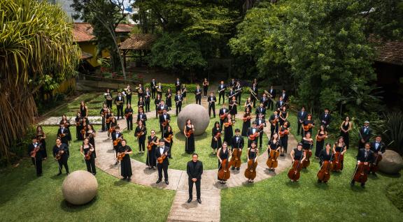 Orquesta Sinfónica Juvenil grupal