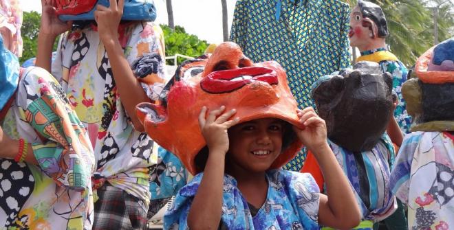 Niña en mascarada