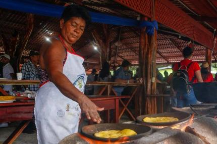 Festividades, cocina tradicional, saberes productivos y muchas otras manifestaciones culturales santacruceñas es lo que se pretende inventariar y poner en valor para beneficio de la comunidad Festividades, cocina tradicional, saberes productivos y muchas otras manifestaciones culturales santacruceñas es lo que se pretende inventariar y poner en valor para beneficio de la comunidad