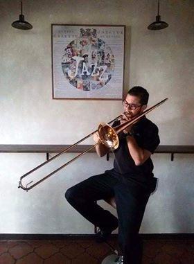 San José, 07 de mayo, 2020. Conciertos del recuerdo con música para todos los gustos, cine en línea con películas de Guatemala, Alemania y México; así como un concierto en vivo, por medio de Facebook Live, con los artistas nacionales Kendall Eduardo Jiménez e Isaac Calvo, esperan al público costarricense este fin de semana. ¡La cultura no para, vívala desde su casa! Escuche en vivo música de artistas nacionales Con el objetivo de promocionar la música y el talento costarricense y brindar al público la oportunidad de conocer y disfrutar obras de los artistas costarricenses Isaac Calvo y Kendall Jiménez, la Biblioteca Nacional de Costa Rica, presentará en vivo la música de estos artistas, el viernes 8 de mayo, a las 4 p.m., por medio de Facebook Live de la institución. “Aprovechamos la oportunidad para invitar a los músicos a ser parte de la memoria musical costarricense enviando sus obras a la Biblioteca Nacional y a compartir con el público mediante conciertos, actualmente de manera virtual, pero en el futuro San José, 07 de mayo, 2020. Conciertos del recuerdo con música para todos los gustos, cine en línea con películas de Guatemala, Alemania y México; así como un concierto en vivo, por medio de Facebook Live, con los artistas nacionales Kendall Eduardo Jiménez e Isaac Calvo, esperan al público costarricense este fin de semana. ¡La cultura no para, vívala desde su casa! Escuche en vivo música de artistas nacionales Con el objetivo de promocionar la música y el talento costarricense y brindar al público la oport