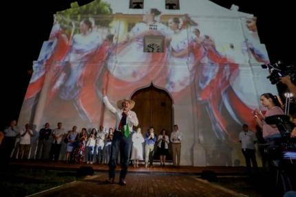 Farid Nema, conocido como “Pilón” deleitó con retahílas en la reapertura del templo de San Blas de Nicoya para la pasada celebración de la Incorporación del Partido de Nicoya a Costa Rica, 2019, cortesía de Casa Presidencial. Farid Nema, conocido como “Pilón” deleitó con retahílas en la reapertura del templo de San Blas de Nicoya para la pasada celebración de la Incorporación del Partido de Nicoya a Costa Rica, 2019, cortesía de Casa Presidencial.