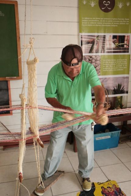 Juan Olivado “Martina” Camacho, maestro artesano de la cabuya. Foto: Prensa MCJ 