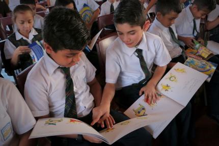 "Sueños entre palabras", beca del Colegio de Costa Rica ejecutado por Carretica Cuentera. Foto: Prensa MCJ "Sueños entre palabras", beca del Colegio de Costa Rica ejecutado por Carretica Cuentera. Foto: Prensa MCJ