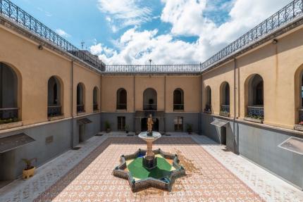 Fotografía: El Colegio Superior de Señoritas fue el ganador del certamen Salvemos Nuestro Patrimonio 2020, su restauración está planeada para el presente año. Foto del grupo Cebra, ganadores del certamen. 