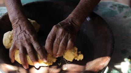 Fotografía: Captura del audiovisual “Recetario de cocina tradicional de Villarreal de Tamarindo en Santa Cruz, Guanacaste”. 