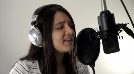 Fotografía: Con la canción “Latidos”, la joven Fiorella Hernández Solano, de 18 años de edad, ganó el primer lugar de la séptima edición del concurso “Canción por la Paz”. Foto: MJP.