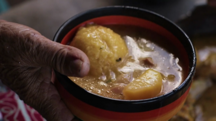 Fotografía: Captura del audiovisual “Recetario de cocina tradicional de Villarreal de Tamarindo en Santa Cruz, Guanacaste”. Fotografía: Captura del audiovisual “Recetario de cocina tradicional de Villarreal de Tamarindo en Santa Cruz, Guanacaste”.