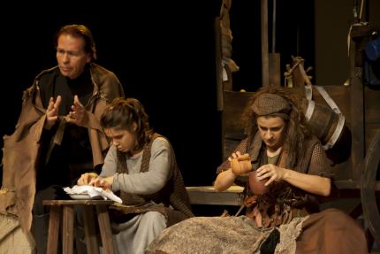 “Madre Coraje”, de Bertolt Brecht, dirección Eugenia Chaverri, 2011