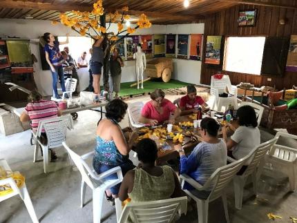 Proceso de elaboración de “El Rincón Expositivo” del Museo Casa del Boyero, donde la Asociación y la comunidad participaron activamente con el apoyo del Programa de Museos Regionales del Museo Nacional. Por: J. Calleja, Museo Nacional.