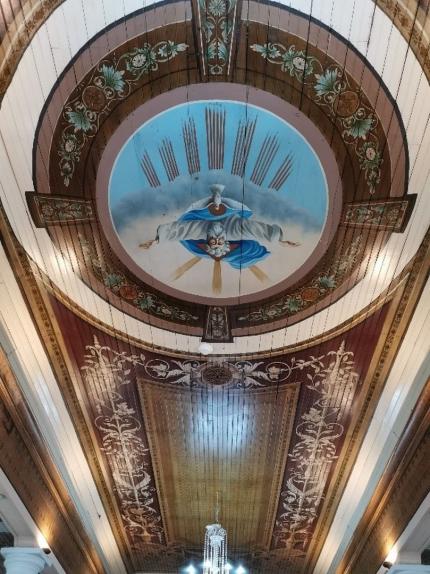 Decoraciones en el cielorraso que fueron parte de la remodelación hecha en 1919. Por: L.López, CICPC. Decoraciones en el cielorraso que fueron parte de la remodelación hecha en 1919. Por: L.López, CICPC.