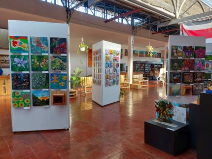 · Muestra reúne obras de 135 artistas visuales, con obras bidimensionales y tridimensionales · Muestra reúne obras de 135 artistas visuales, con obras bidimensionales y tridimensionales