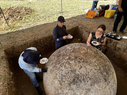Trabajos forman parte de proceso sistemático de conservación- restauración de esferas de piedra que corresponden a los sitios Patrimonio Mundial. Fotografía: Museo Nacional de Costa Rica Trabajos forman parte de proceso sistemático de conservación- restauración de esferas de piedra que corresponden a los sitios Patrimonio Mundial. Fotografía: Museo Nacional de Costa Rica