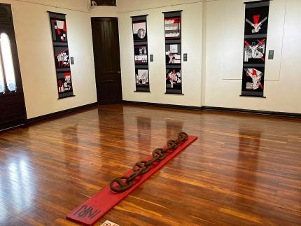 Exposición “Eva”, que ofreció el artista en el Museo Histórico Cultural Juan Santamaría, le permitió obtener el Premio Nacional de Artes Visuales Francisco Amighetti en la categoría Bidimensional 2021. Fotografía: Álvaro Bracci Exposición “Eva”, que ofreció el artista en el Museo Histórico Cultural Juan Santamaría, le permitió obtener el Premio Nacional de Artes Visuales Francisco Amighetti en la categoría Bidimensional 2021. Fotografía: Álvaro Bracci