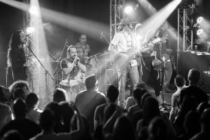 Sonámbulo presentará espectáculo que combinará música, proyección y baile en el Teatro Nacional Sonámbulo presentará espectáculo que combinará música, proyección y baile en el Teatro Nacional