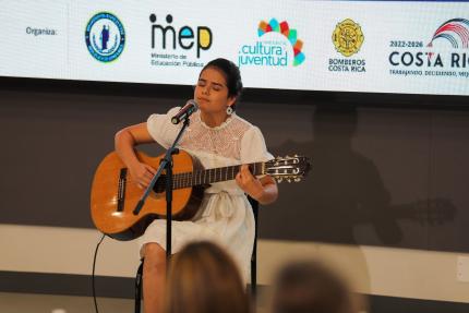 El segundo lugar lo obtuvo Massiel Rodríguez, de 14 años de edad, vecina de Guápiles, con el tema “Viaje”, una canción inspirada en experiencias de vida.