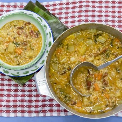 La receta de guacho de arroz pilado con carne de cerdo al humero fue el mayor ganador del certamen y le valió a la generaleña Flory Bermúdez Delgado un premio de 2 millones de colones. La receta de guacho de arroz pilado con carne de cerdo al humero fue el mayor ganador del certamen y le valió a la generaleña Flory Bermúdez Delgado un premio de 2 millones de colones.