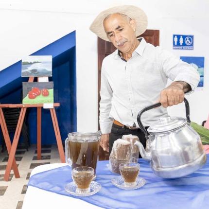Mainor Arnoldo Rodríguez Ureña presentó en la categoría Bebidas tradicionales su “Aguadulce desde el proceso de la caña”, receta con la que ganó el segundo lugar de la categoría. Mainor Arnoldo Rodríguez Ureña presentó en la categoría Bebidas tradicionales su “Aguadulce desde el proceso de la caña”, receta con la que ganó el segundo lugar de la categoría.