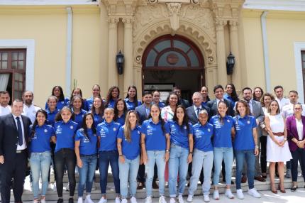 Selección Femenina de Fútbol recibe distinción como representante de la Diplomacia Deportiva y embajadoras de la Marca País