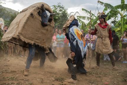 Redescubra el “Juego de los Diablitos” mediante fotografía documental