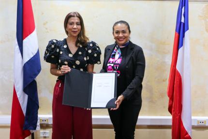 Costa Rica y Chile firman el primer acuerdo internacional de coproducción en materia de industria audiovisual Costa Rica y Chile firman el primer acuerdo internacional de coproducción en materia de industria audiovisual