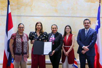 Costa Rica y Chile firman el primer acuerdo internacional de coproducción en materia de industria audiovisual Costa Rica y Chile firman el primer acuerdo internacional de coproducción en materia de industria audiovisual