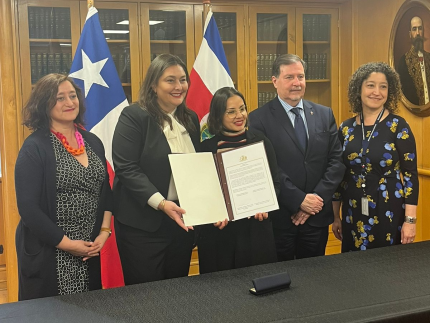 En el caso de Chile, el acuerdo lo firmó Carolina Arredondo Marzán, ministra de las Culturas, las Artes y el Patrimonio, el pasado 12 de octubre de 2023.