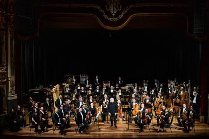 Orquesta Sinfónica Nacional se despide de su director titular Carl St. Clair y de ocho músicos que se jubilan