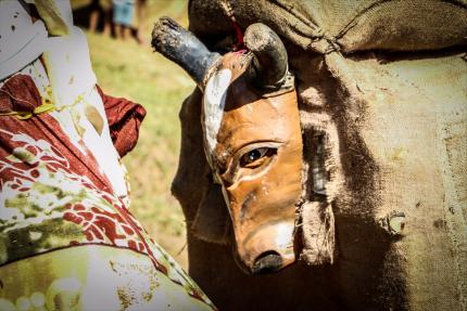 Rey Curré le invita a presenciar su ancestral “Juego de los Diablitos”